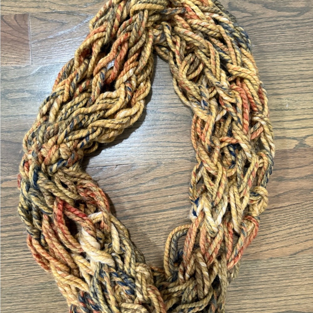 Like new Chunky Knit Infinity Scarf